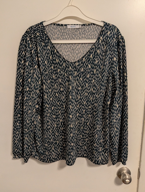 Ricki's Tops - EUC Green & Gold Long Sleeve Tee - Large